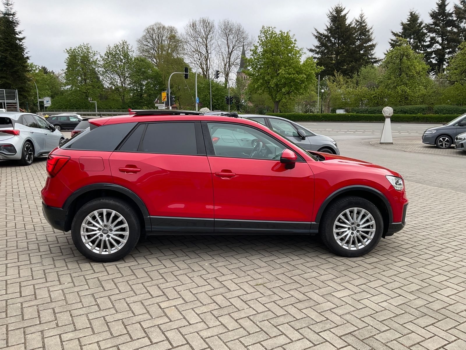 Fahrzeugabbildung Audi Q2 35 TFSI S tronic,Panorama,Kamera,Xenon,Navi