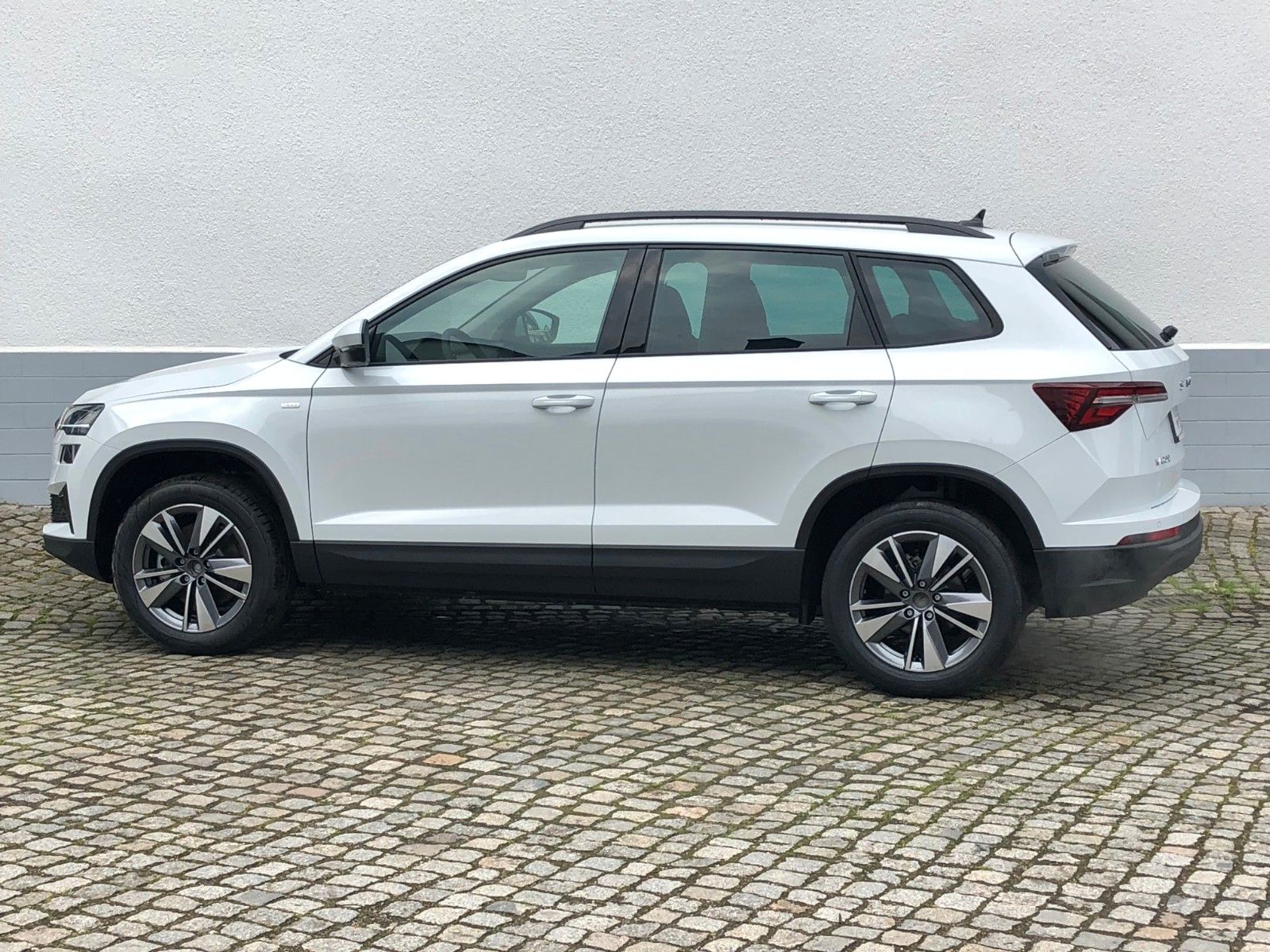 Fahrzeugabbildung SKODA Karoq Ambition 1.5 ACT DSG *Smart Link *SHZ