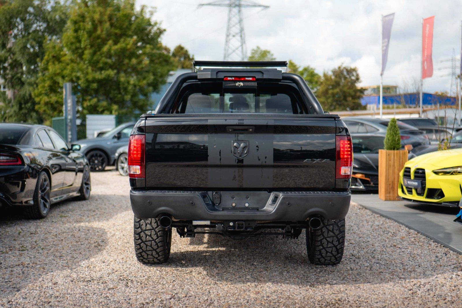 Fahrzeugabbildung Dodge RAM 5.7 V8 HEMI 4x4 Sport OFFROAD Night WARLOCK