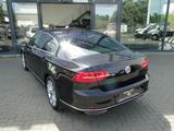 Volkswagen Passat Lim. Highline R-LINE VOLLAUSSTATTUNG - VW Passat Gebrauchtwagen in Düsseldorf