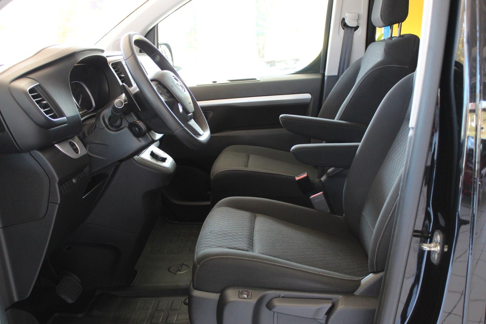 Fahrzeugabbildung Opel Zafira Life L, Automatik, 8 Sitzer, Xenon, AHK