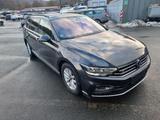 Volkswagen Passat Variant Business - Volkswagen: Unfallwagen