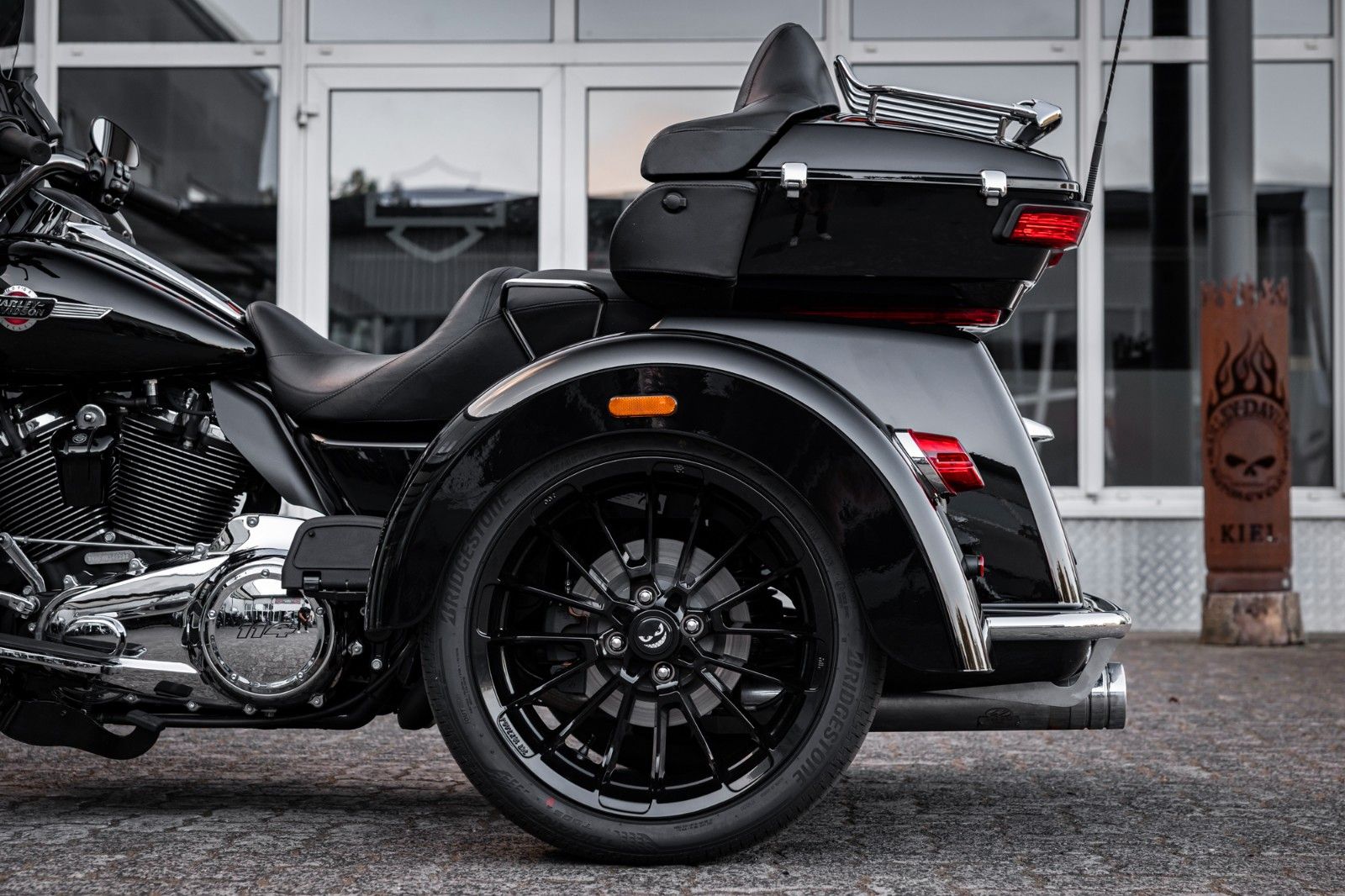 Fahrzeugabbildung Harley-Davidson TRI GLIDE ULTRA TRIKE - JEKILL&HYDE H-D ROULETTE