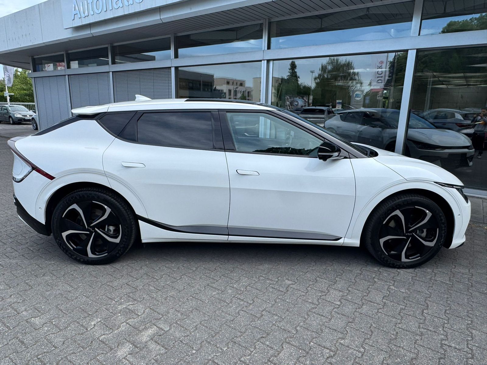 Fahrzeugabbildung Kia EV6 GT-Line 4WD PANO+NAVI+LED+SHZ+HEAD+ACC+360°+