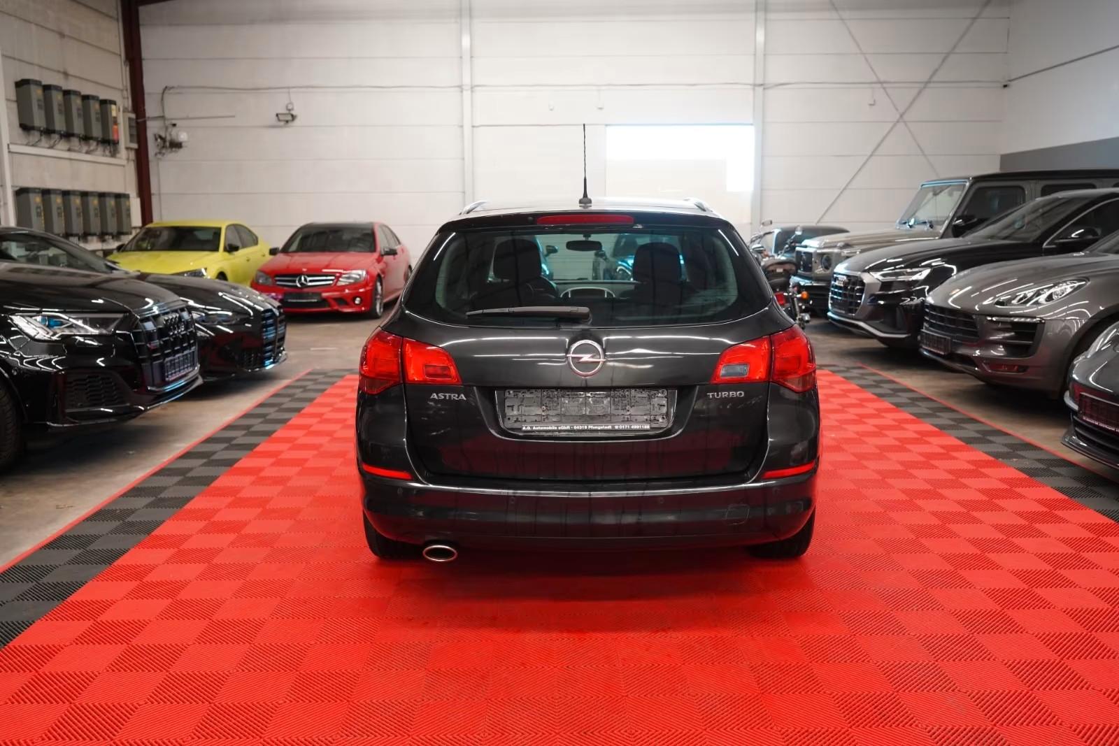 Opel Astra 2012 — photo 6
