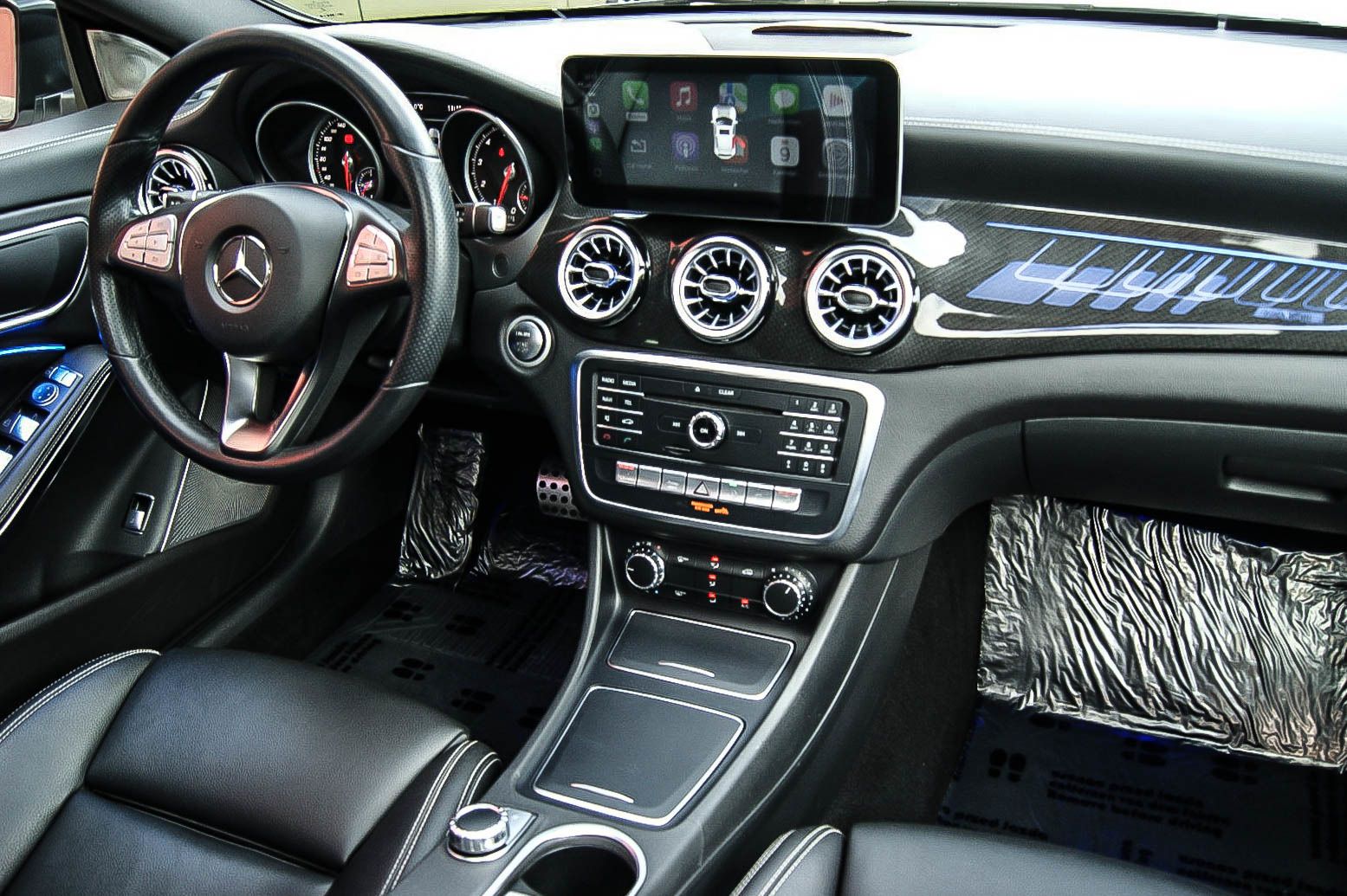Fahrzeugabbildung Mercedes-Benz CLA 180 7G-DCT Urban Style Edition AMG PANORAMA