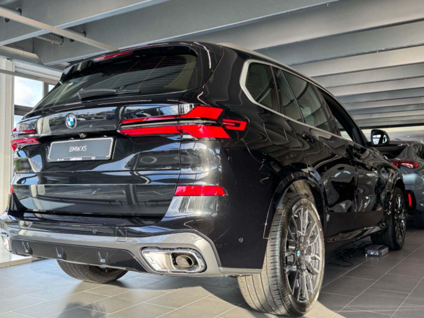 Fahrzeugabbildung BMW X5 xDrive30d M-Sportpaket AHK/DA-PROF/HUD/HK/360