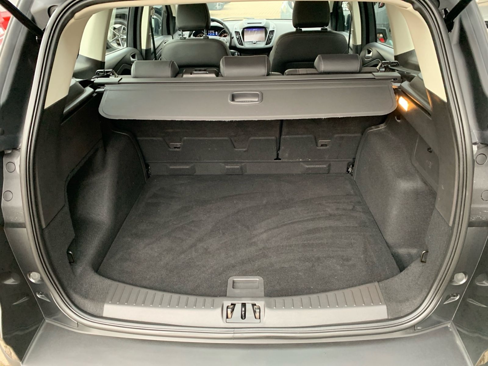 Fahrzeugabbildung Ford Kuga 1.5 EcoBoost Titanium 4x2 Start/Stopp 1Hd