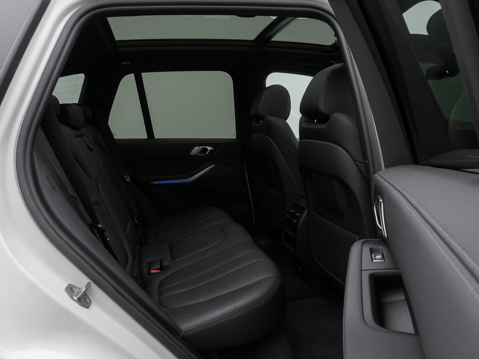 Fahrzeugabbildung BMW X5 xD30d M Sport 360° HUD HiFi DAB AHK Panorama