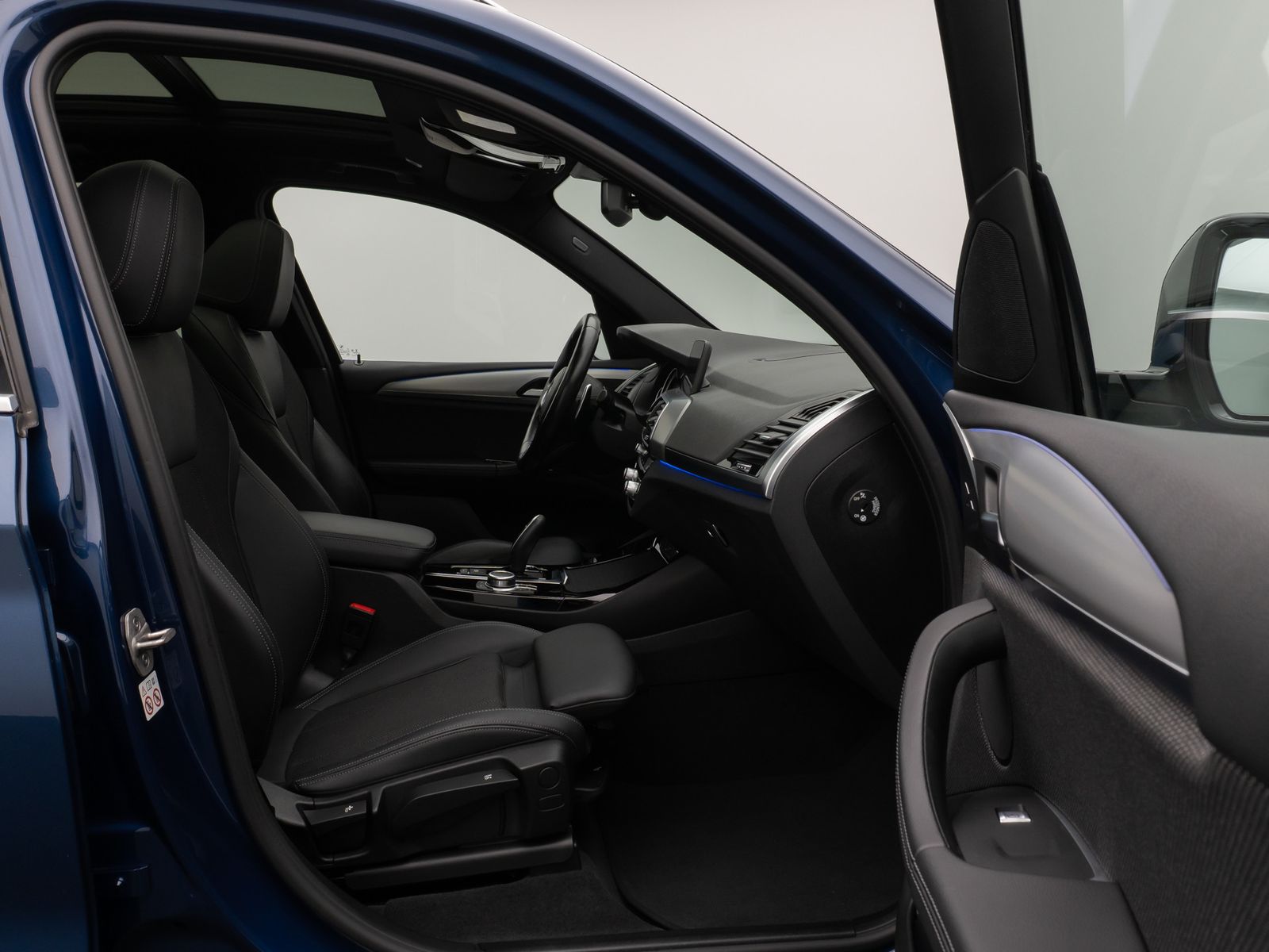 Fahrzeugabbildung BMW X3 xD20d xLine Kamera Panorama DAB HUD HiFi AHK