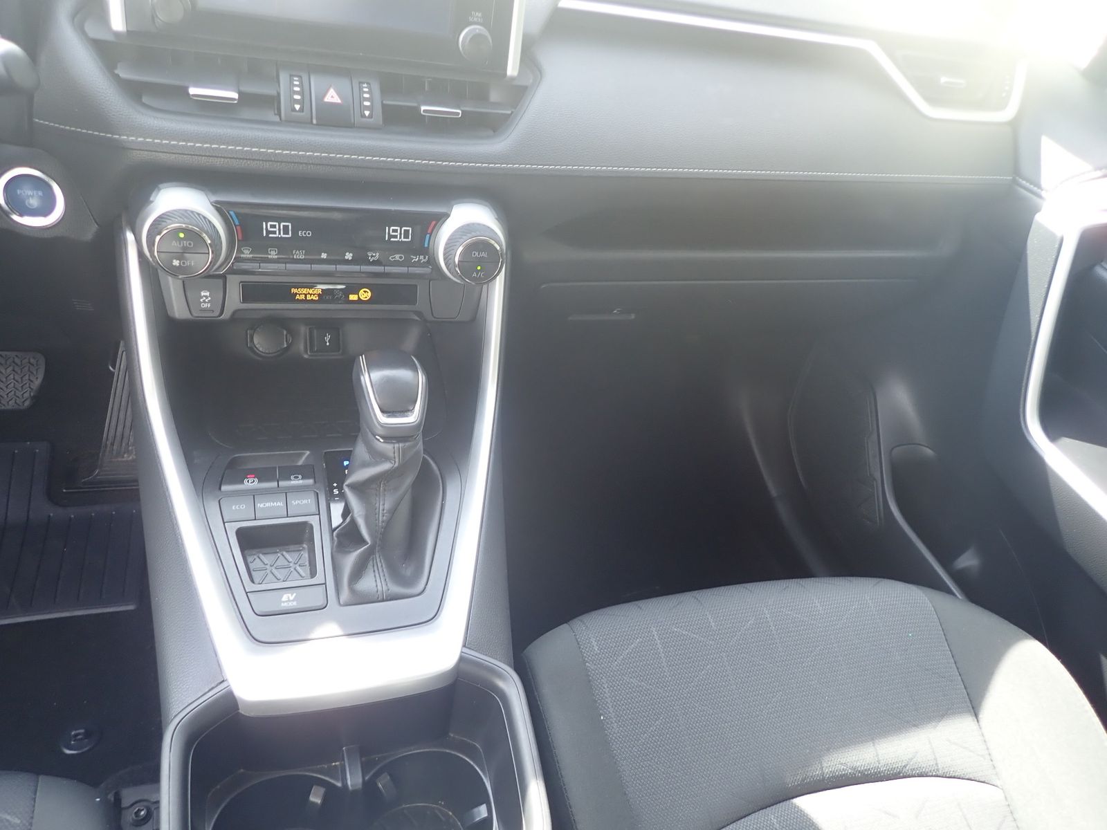 Fahrzeugabbildung Toyota RAV 4 Hybrid 4x2 Comfort