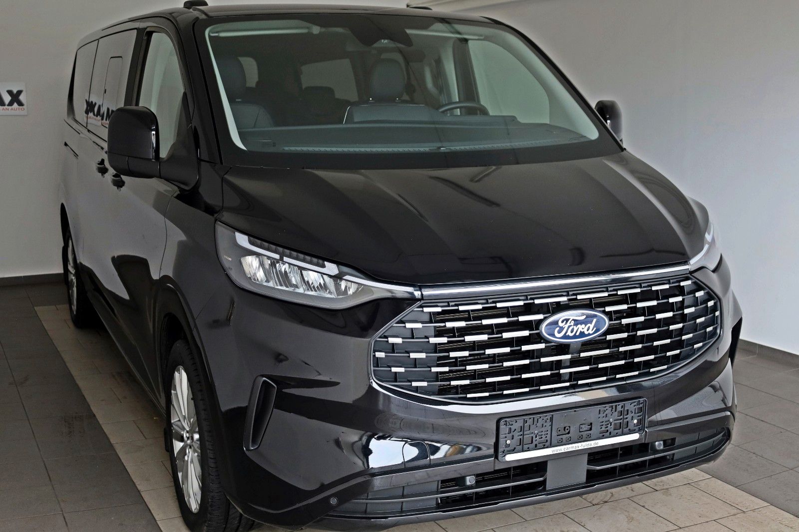 Fahrzeugabbildung Ford Tourneo Custom 2.0  320 L2 Titanium,8 Sitzer,AHK