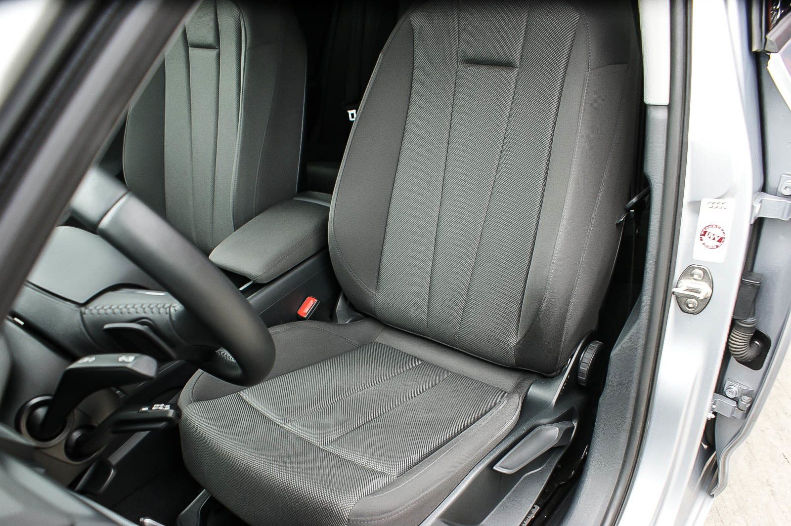 Fahrzeugabbildung Audi A4 Avant 14TFSI S-Tronic NAVI XENON ANHÄNGERKPLG