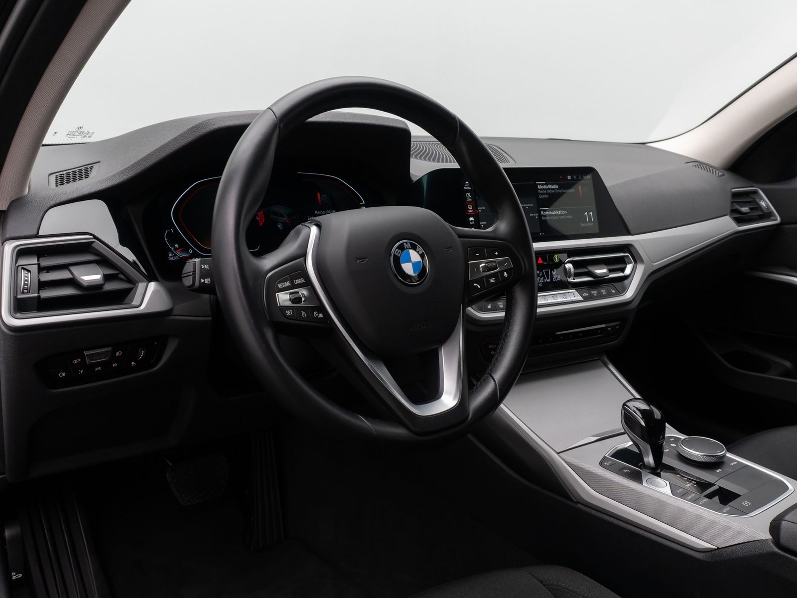 Fahrzeugabbildung BMW 320d DAB CockPitPro PDC DrivingAssist Alarm LED