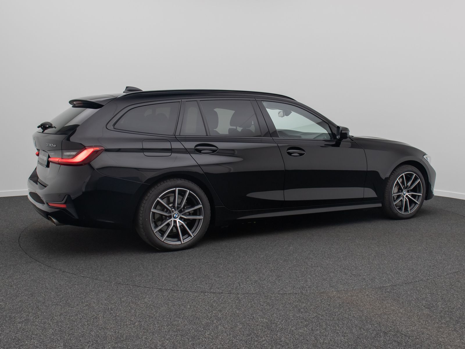 Fahrzeugabbildung BMW 330e Sport Line Laser HUD DAB PDC Komfort Alarm
