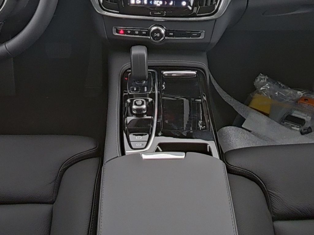 Volvo V90 Kombi Plus Dark Recharge Plug-In Hybrid AWD  foto 6