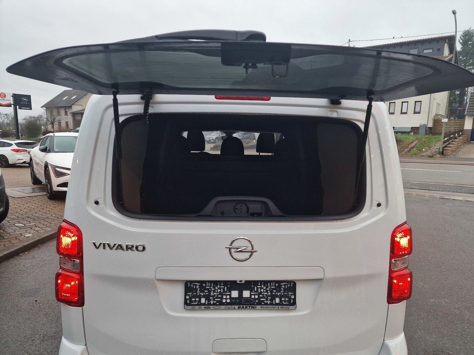 Fahrzeugabbildung Opel Vivaro Kasten Edition M Doppelkabine