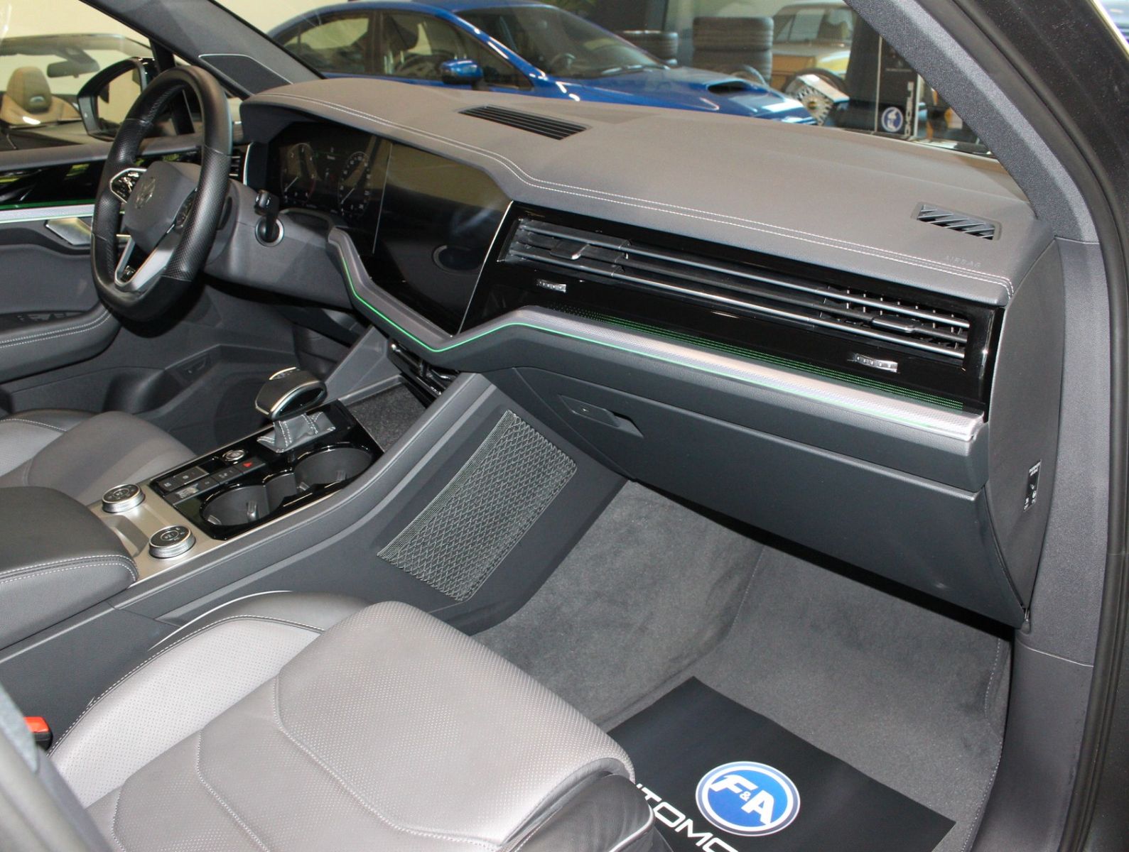 Fahrzeugabbildung Volkswagen Touareg 4.0 V8 TDI  4M  R-Line*PNRM*AHK*HUD*Voll