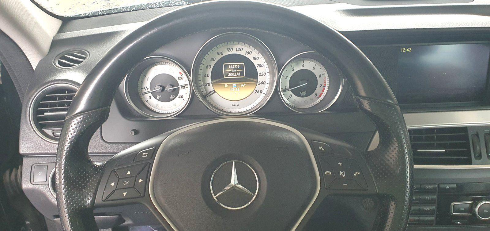 Mercedes-Benz C200 2012 — photo 9