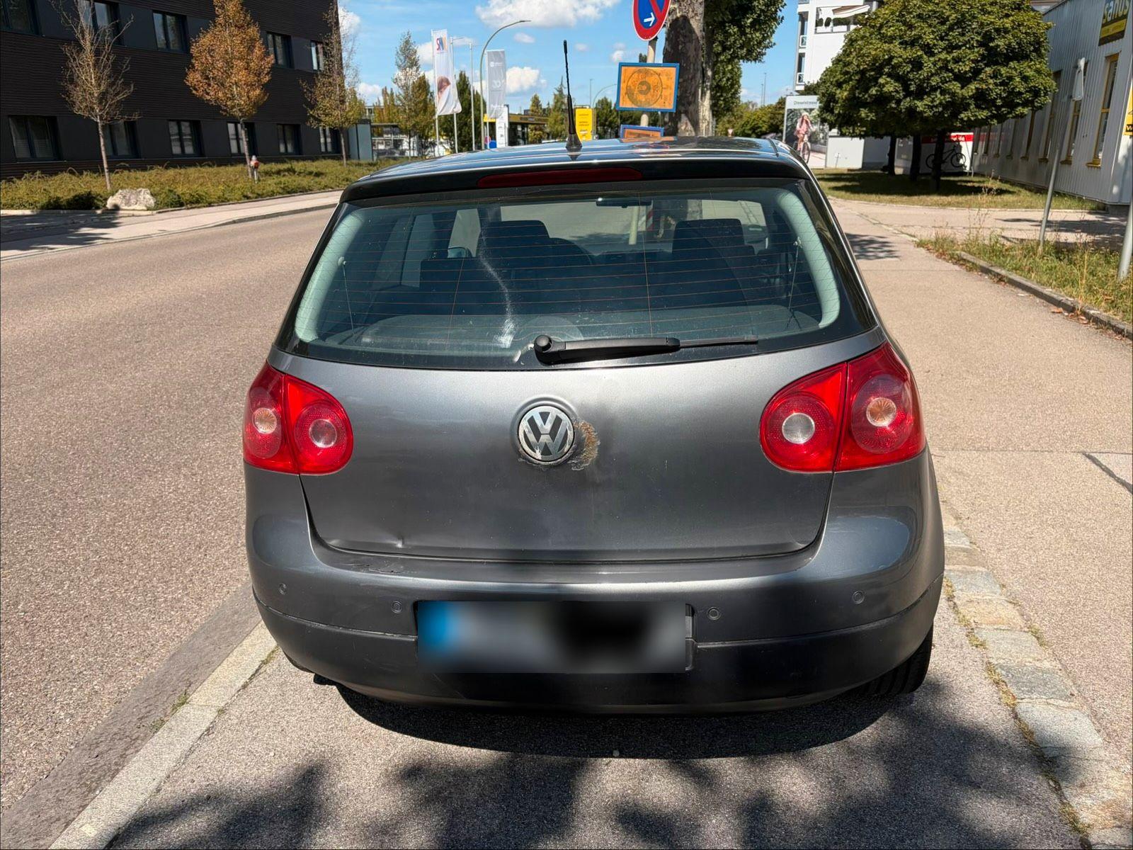 Volkswagen Golf 2005 — rear view