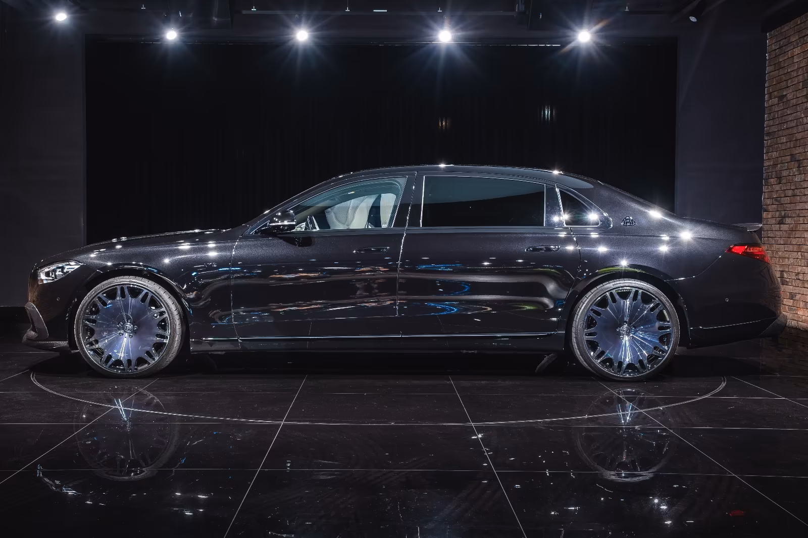 Mercedes-Benz Maybach S680 V12 | 4Matic | BRABUS carbon kit