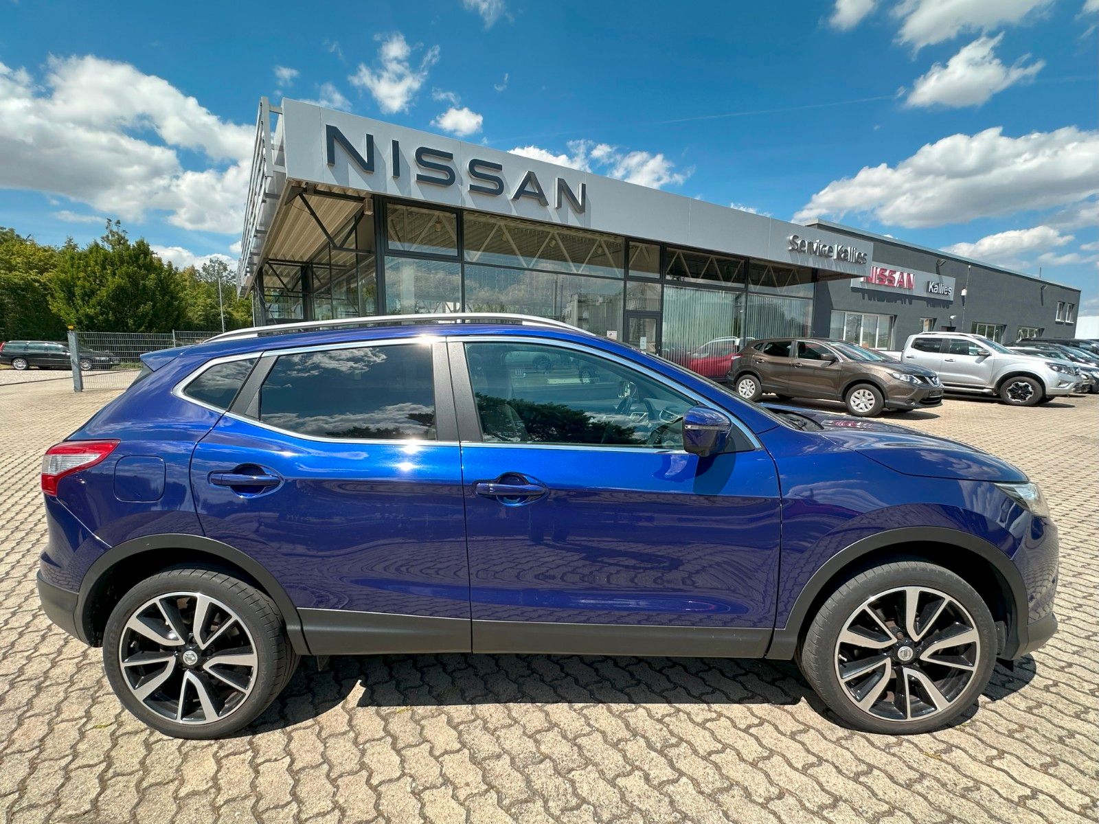 Fahrzeugabbildung Nissan Qashqai Tekna Panoramadach AHK