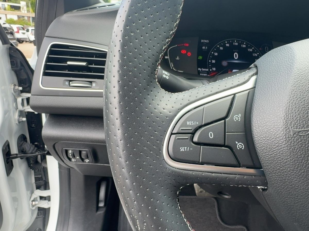 Fahrzeugabbildung Renault Megane 5-Türer R.S. LINE TCe 160 EDC HUD SHZ