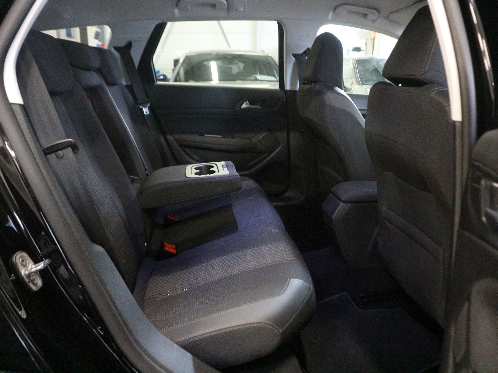 Fahrzeugabbildung Peugeot 308 SW Allure Pack ACC AHK Blis Nav Kam SHZ LED