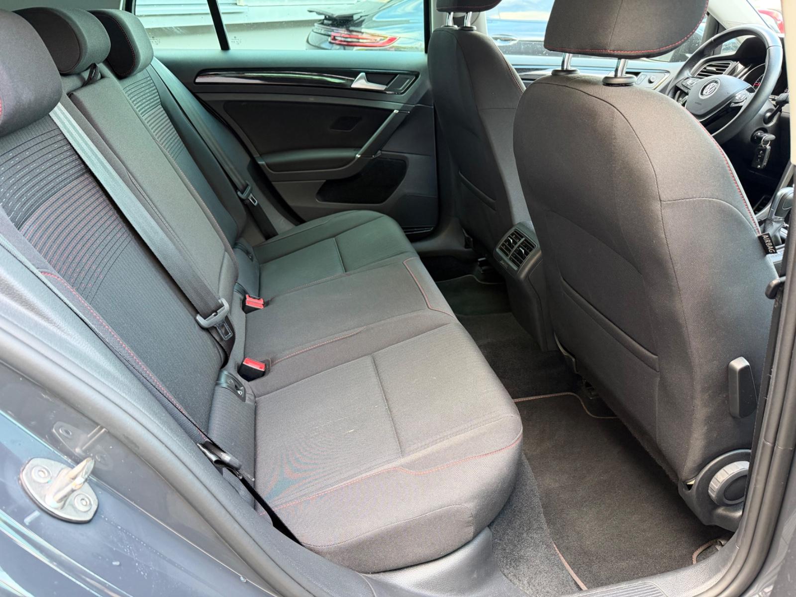 Volkswagen Golf VII Lim. Sound/ACC/AUTOMATIK/SHZ/NAVI/