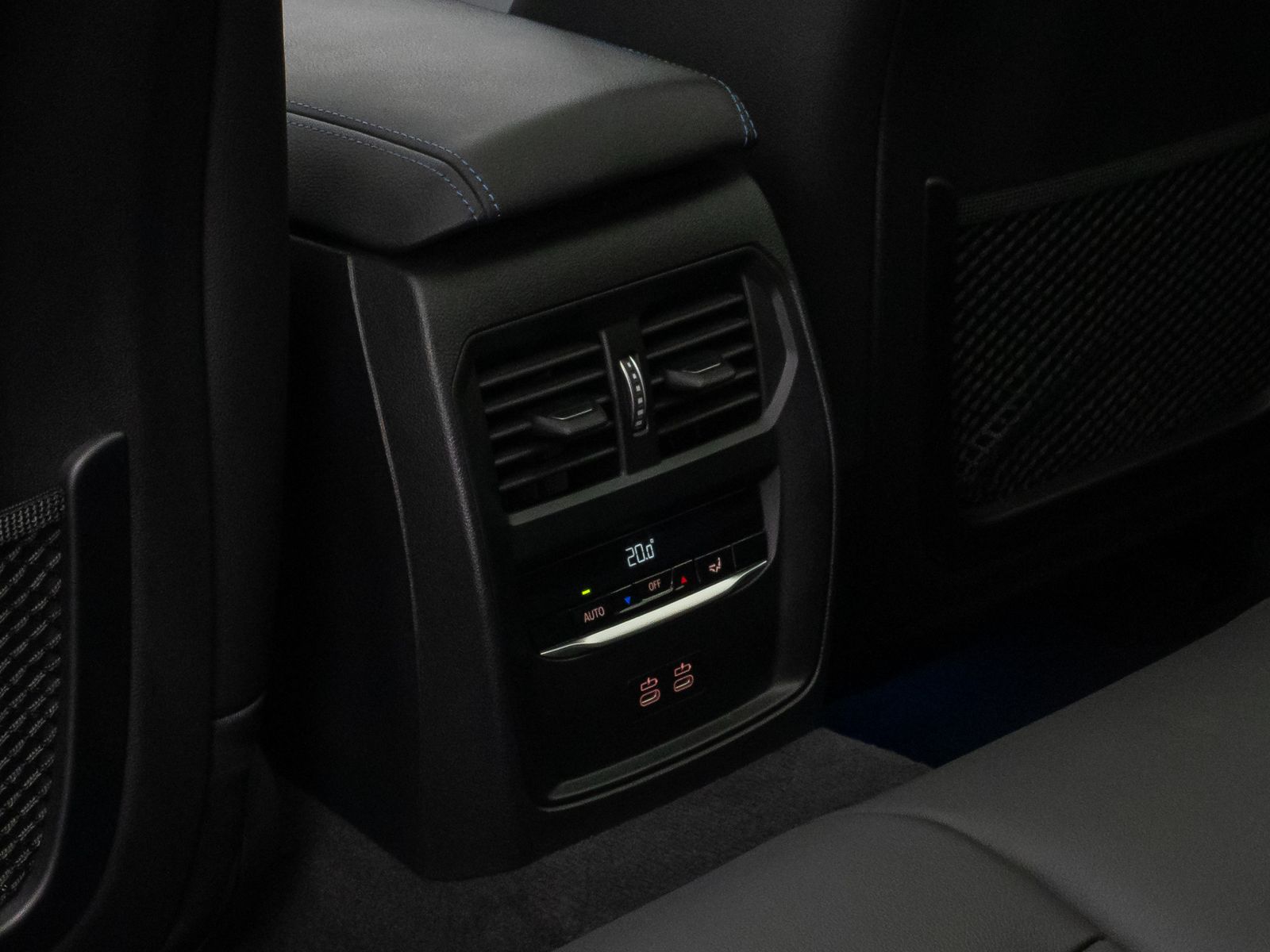 Fahrzeugabbildung BMW 330e xD M Sport Pro Panorama Kamera HUD DAB H/K