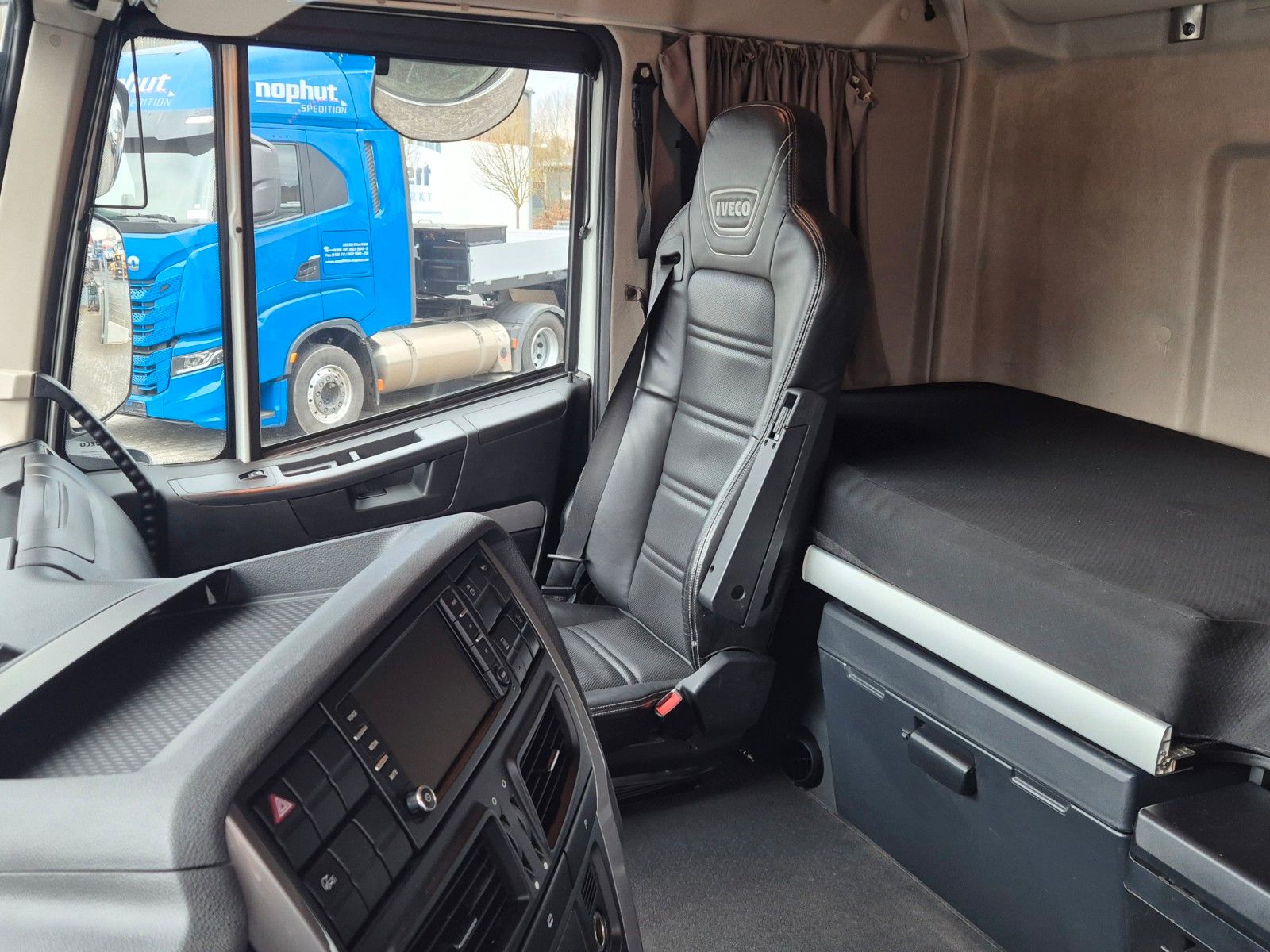 Fahrzeugabbildung Iveco Stralis AS440S46/P NP LNG Standklima Intarder