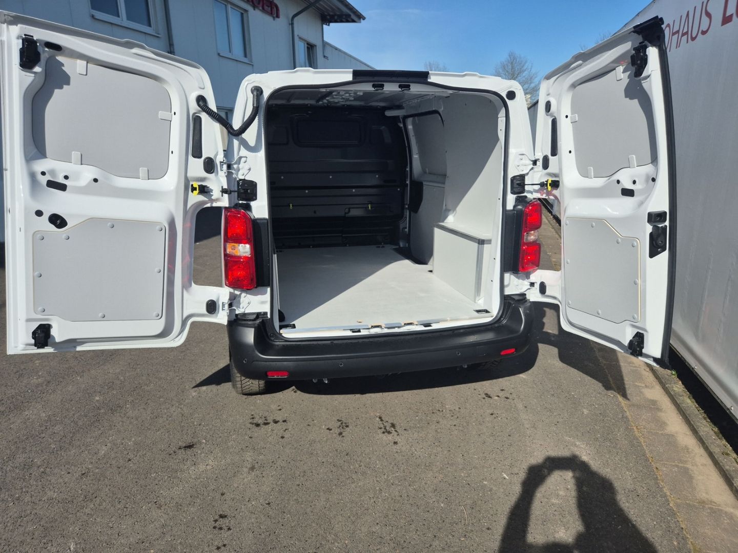 Fahrzeugabbildung Citroën Jumpy KW Standard (L2) 2.0 BlueHDi 145  AHK-abn.