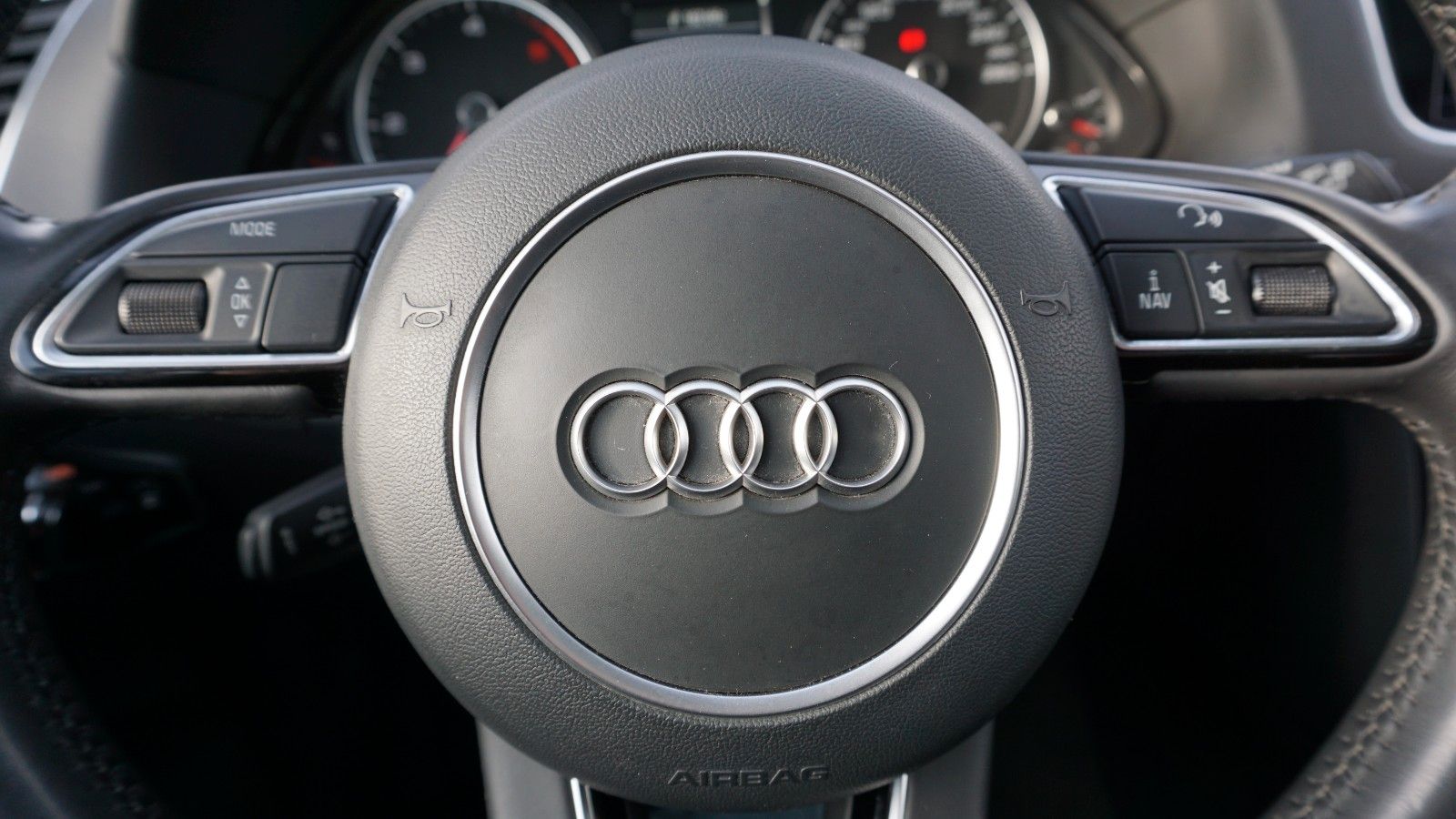 Fahrzeugabbildung Audi Q5 2.0 TDI 140 kW quattro, Standheizung, Pano