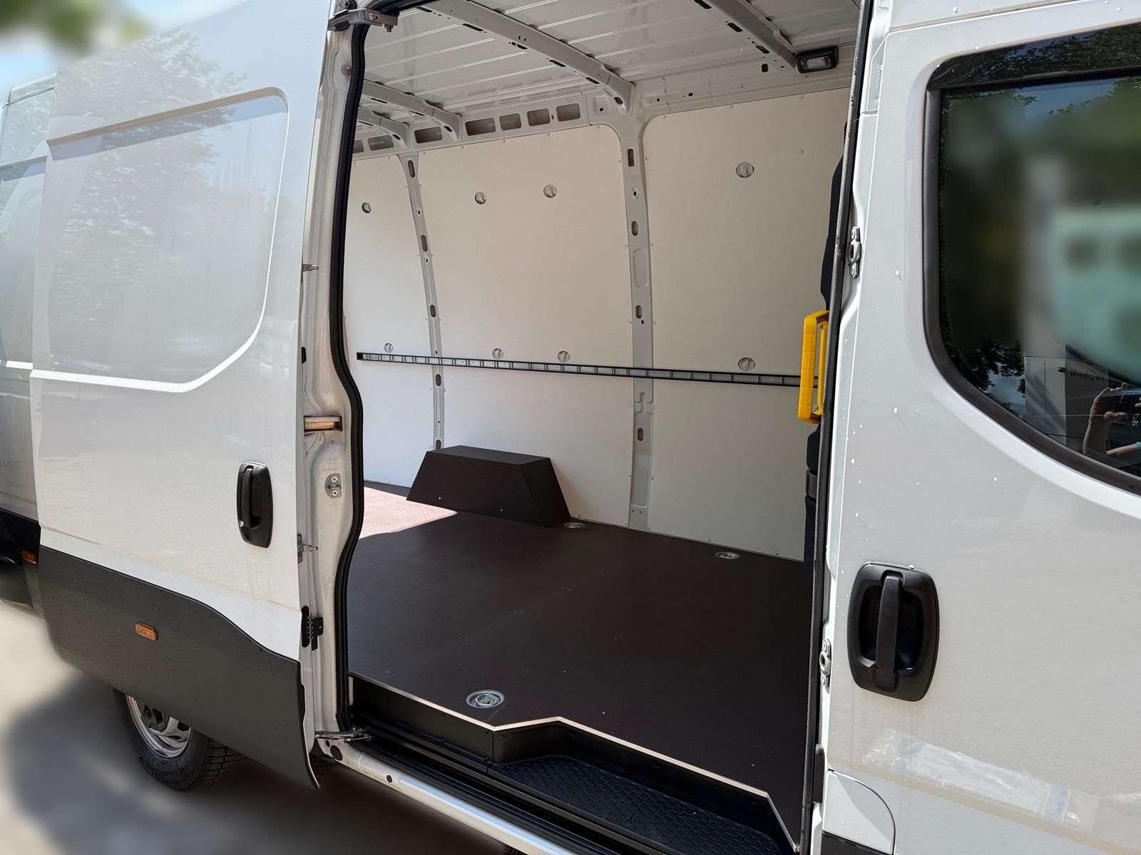 Fahrzeugabbildung Iveco eDaily 35S14E V Kastenwagen