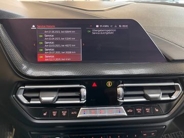BMW 118 d Sport Line *LED*PDC*CARPLAY*TOUCH*SHZ*TEMP