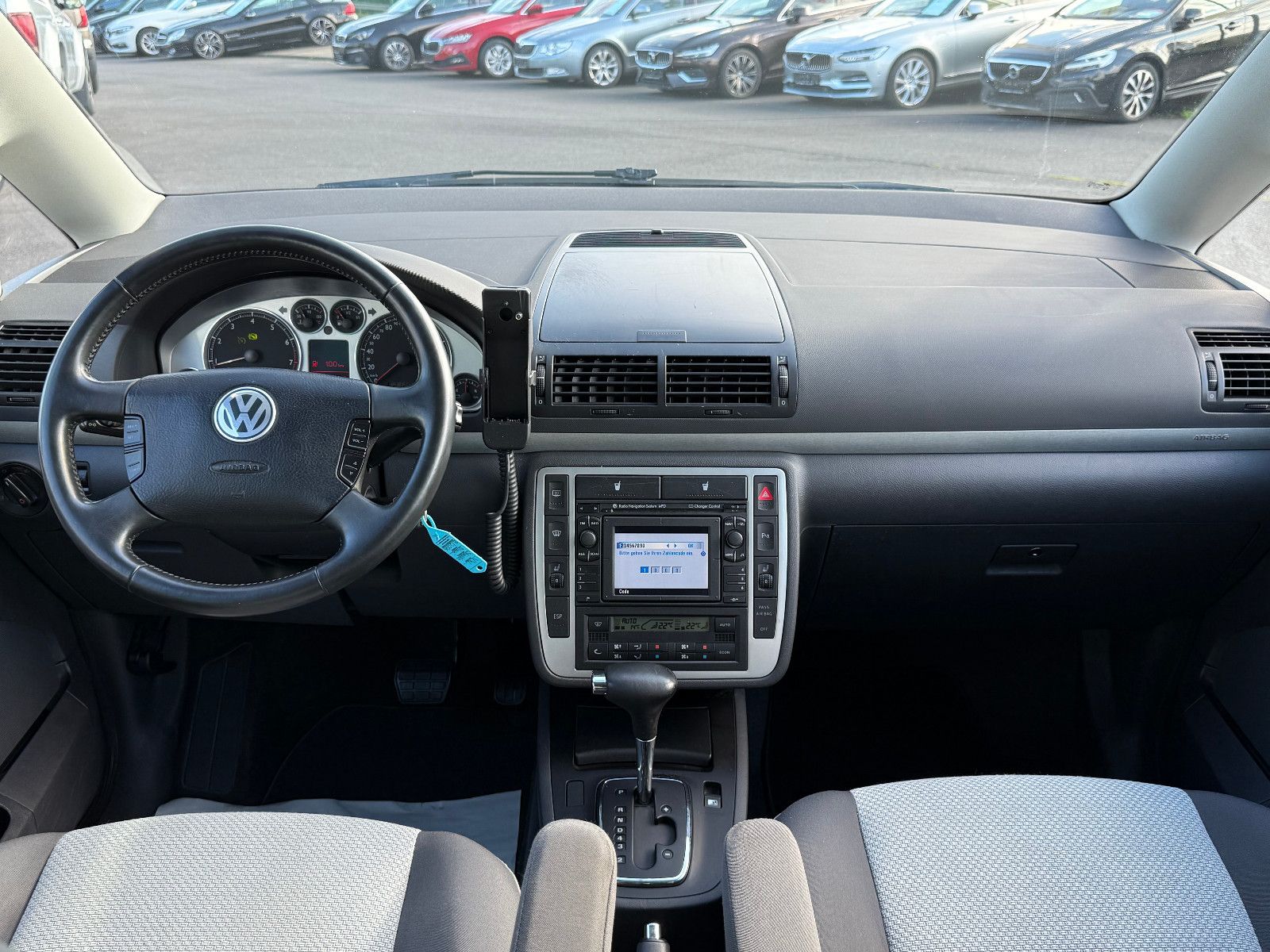 Fahrzeugabbildung Volkswagen Sharan Freestyle TSI DSG GRA Navi Xenon PDC SHZ