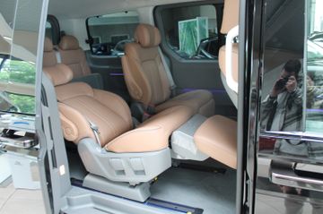 Fahrzeugabbildung Hyundai STARIA 4WD 8-AT SIGNATURE Sofort Verfügbar!!