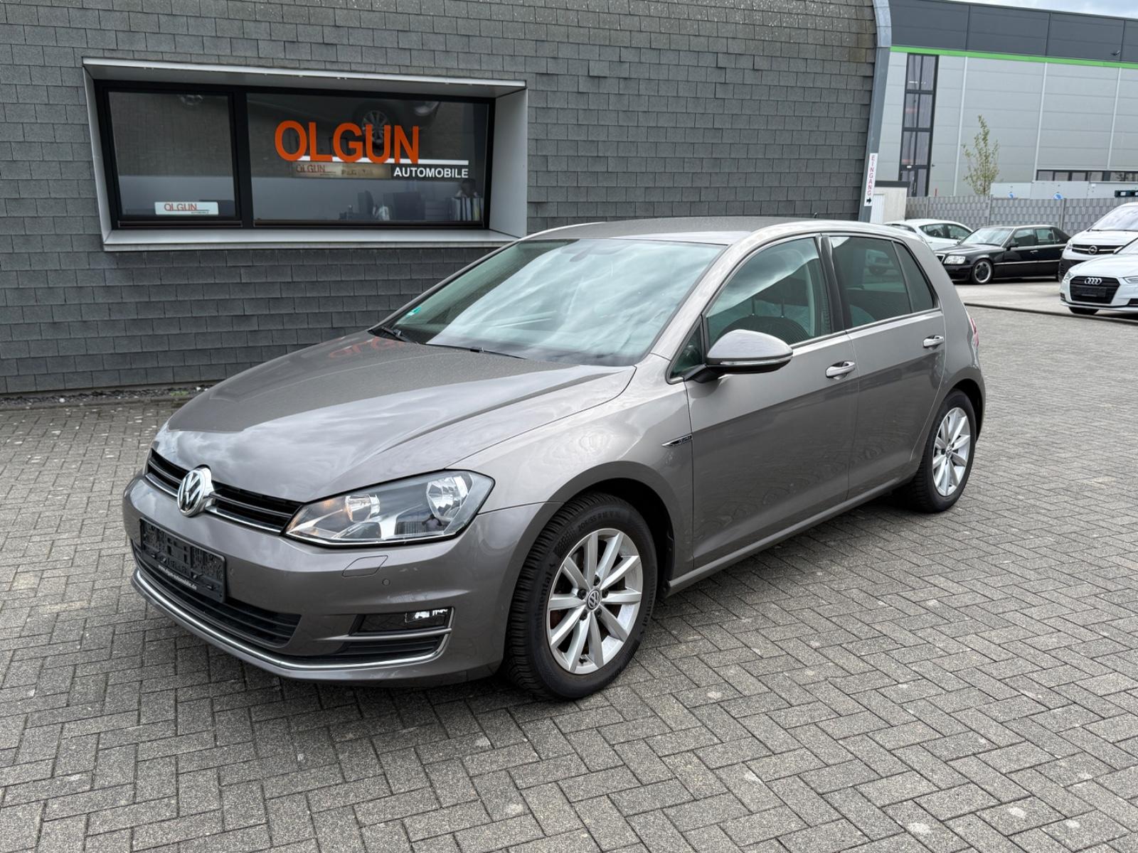 Volkswagen Golf VII Lim. Lounge DSG *SHZ*NAVI*PDC*