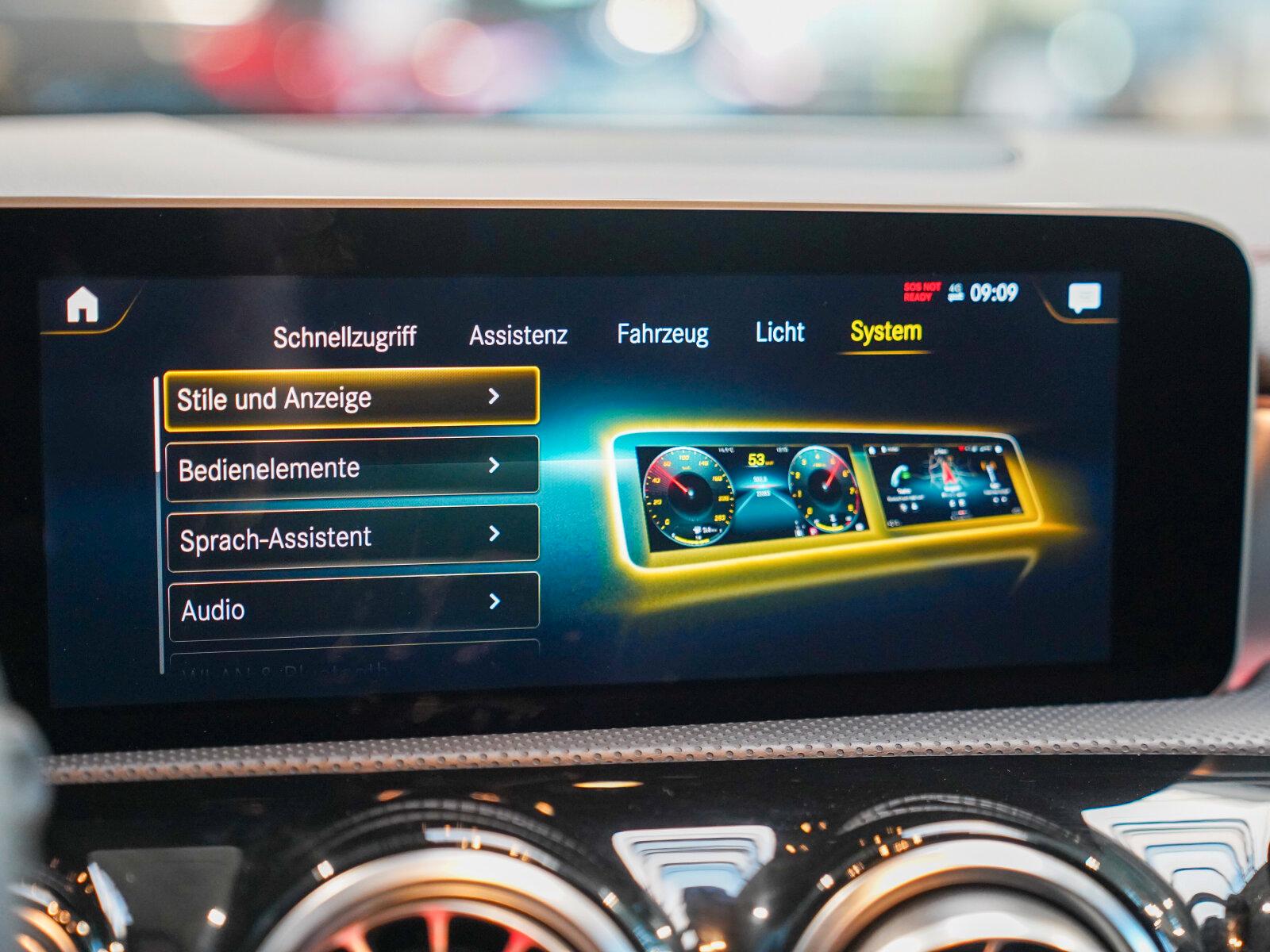 Mercedes-Benz CLA 200 SB AMG Line Night KEYLESS Panorama LED