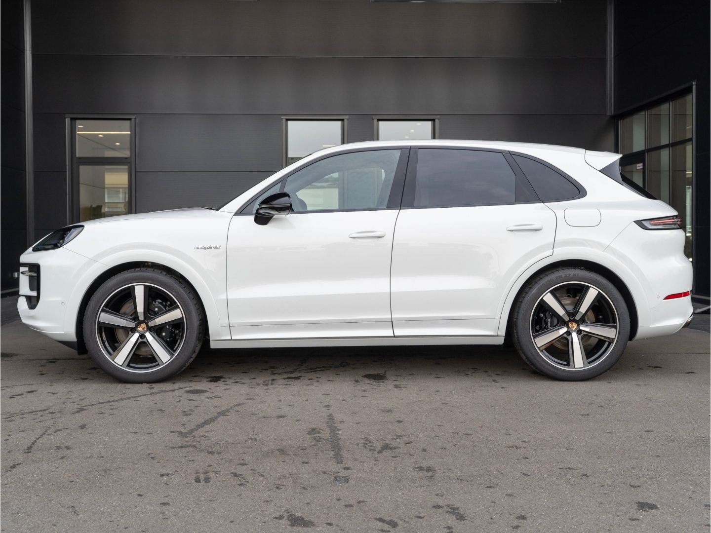 Porsche Cayenne E-Hybrid Black Edition Sportaga. AHK imagem 2