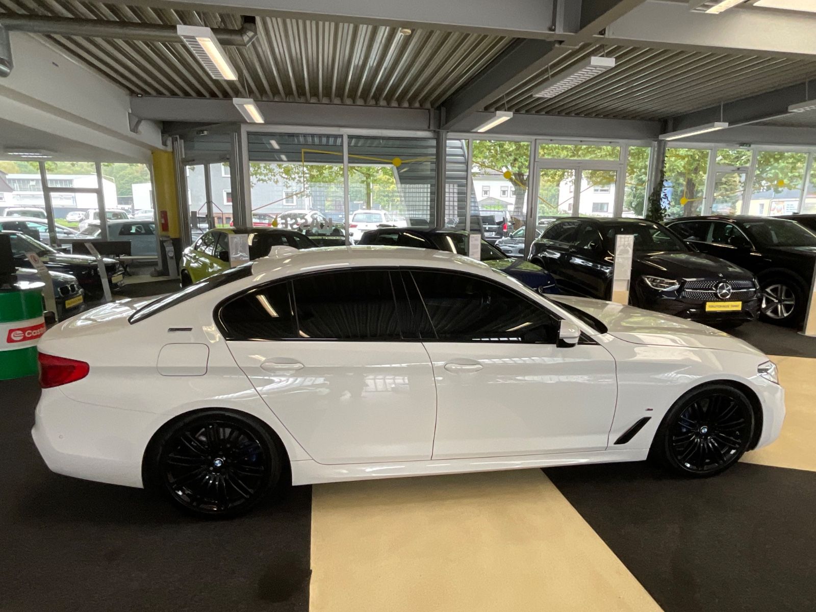 Fahrzeugabbildung BMW 530 e M Sport*Head-Up Display