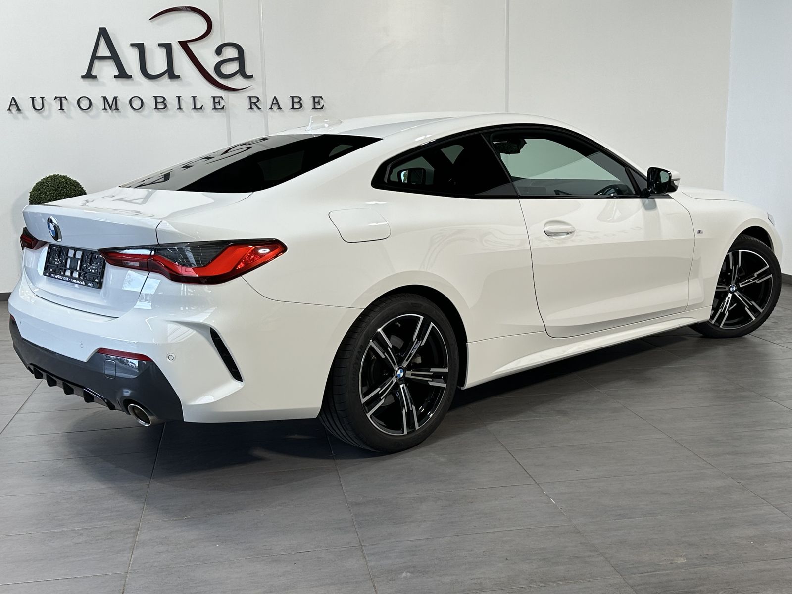 Fahrzeugabbildung BMW 420d Coupé Sport-Aut. M-Sport NAV+LASER+HEAD-UP