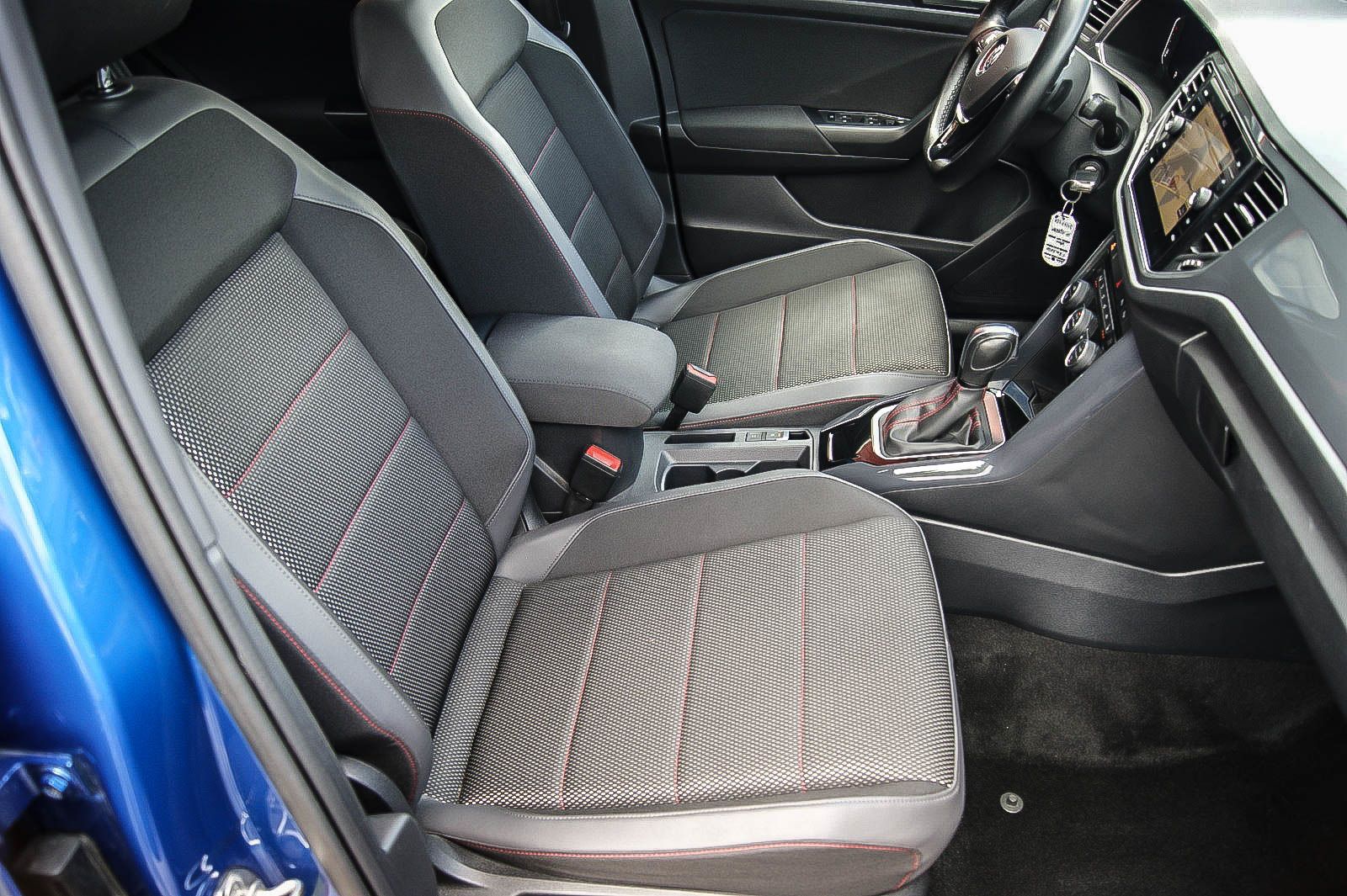 Fahrzeugabbildung Volkswagen T-Roc 20 TDI DSG Sport NAVIGATION SPORT VIRTUAL