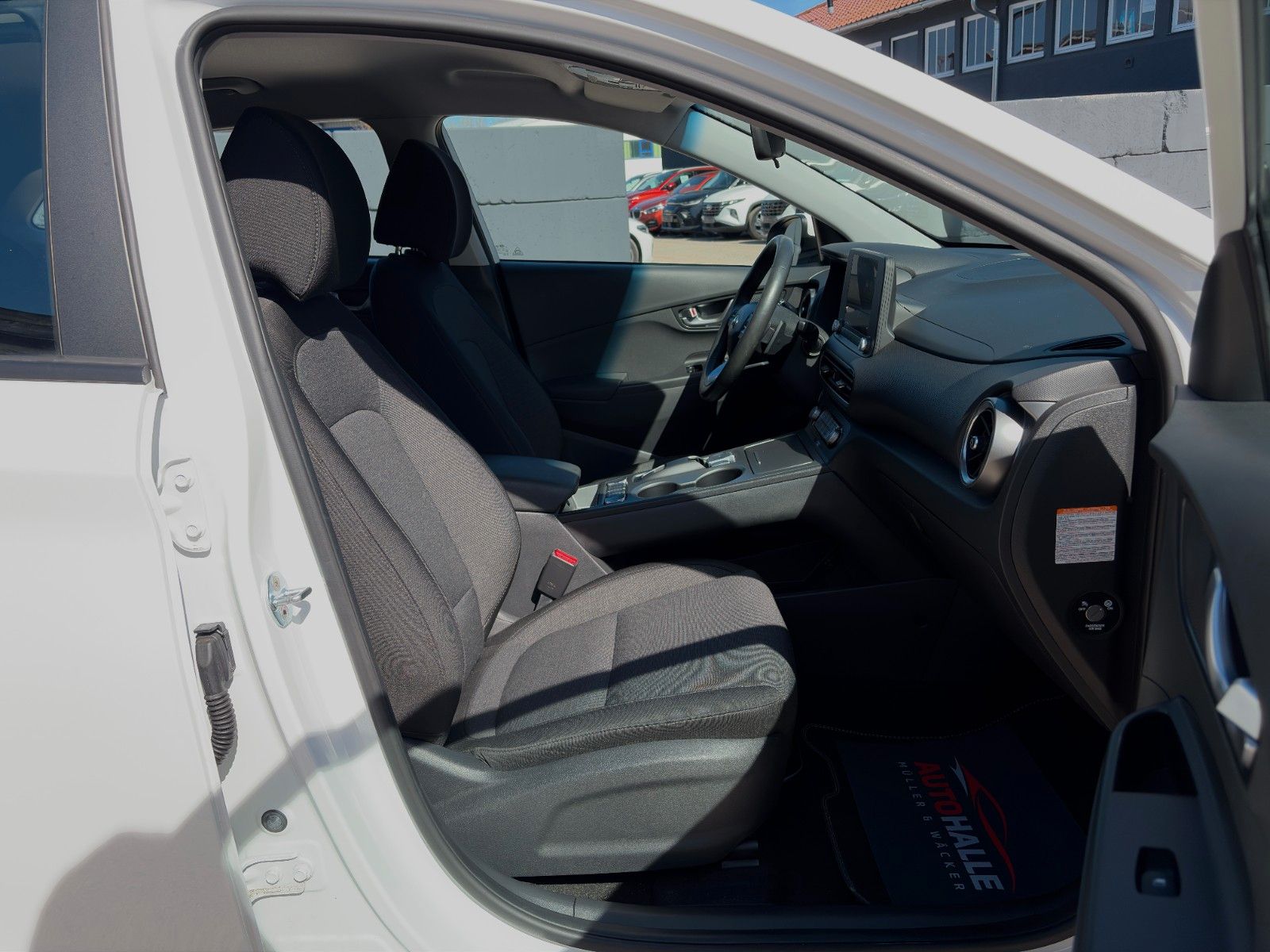 Fahrzeugabbildung Hyundai KONA E Select SHZ LHZ ACC LKA LFA Navi CarPlay