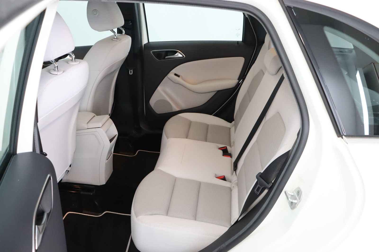 Fahrzeugabbildung Mercedes-Benz B 180 BlueEFFICIENCY * Bi-Xenon * Navi * SHZ *
