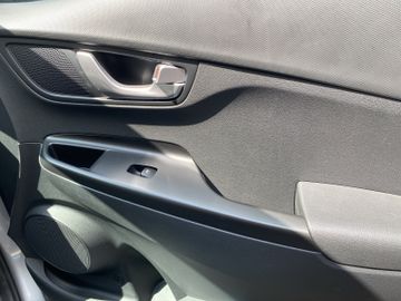 Hyundai Kona Select Elektro Kam.+KeyLess+Navi+SHZ+ACC
