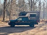 Ford F-150 Black Edition mit Dux Camper Wohnkabine - Ford schwarz