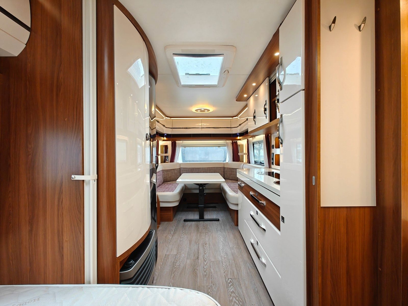 Fahrzeugabbildung Hobby Excellent 540 UFe - Fahrradträger, TV, 1.750kg -