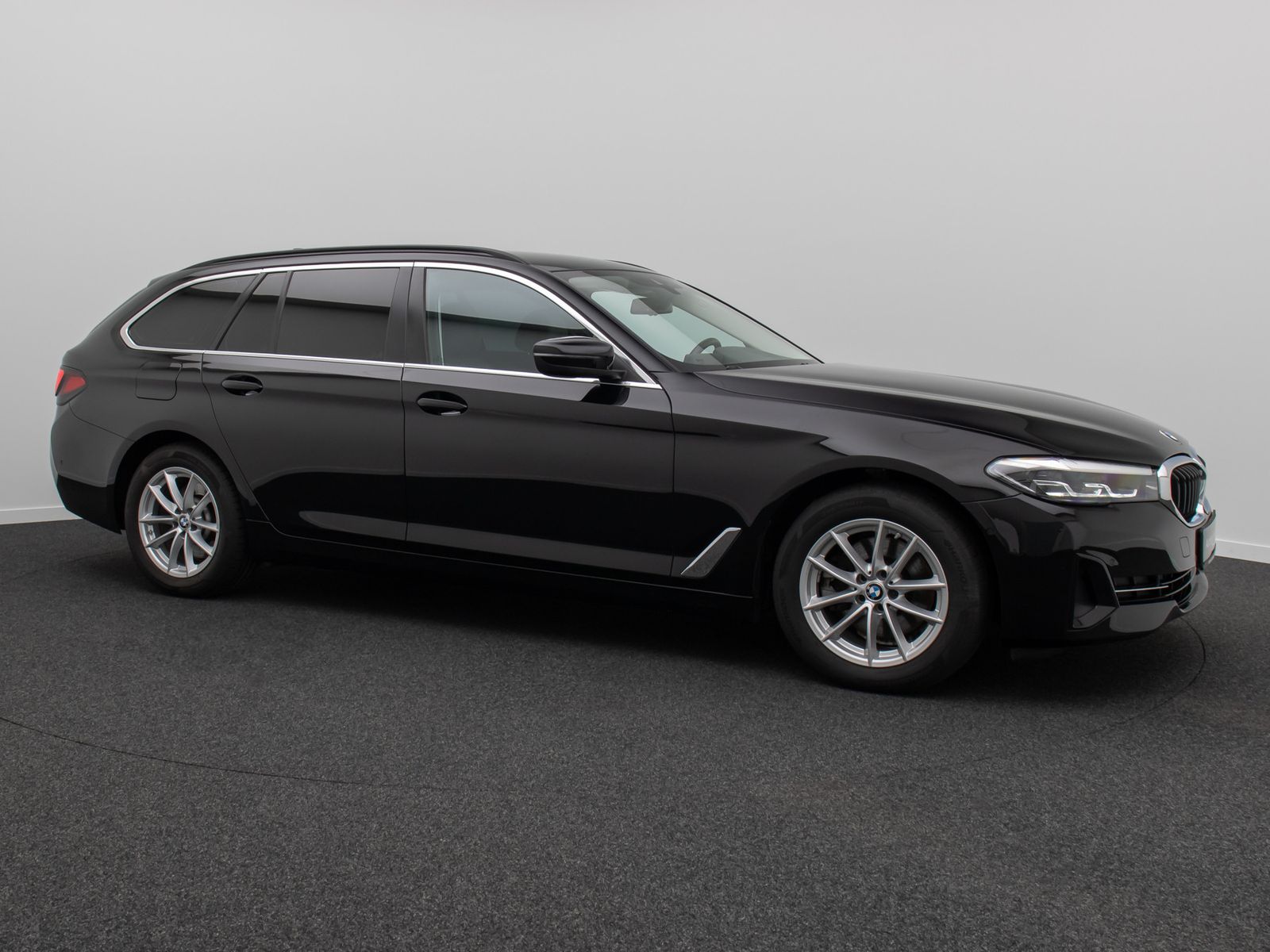 Fahrzeugabbildung BMW 520e Alarm 4xKlima Kamera HUD DAB DisplKey Sport
