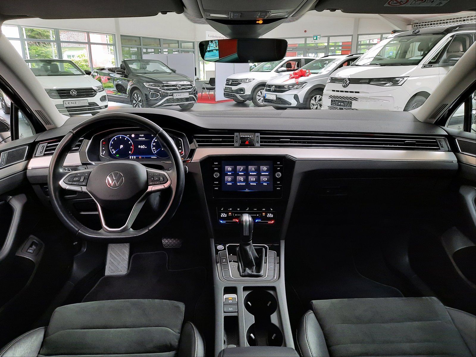 Fahrzeugabbildung Volkswagen Passat Variant Elegance TSI DSG *AHK*Navi*Cam*